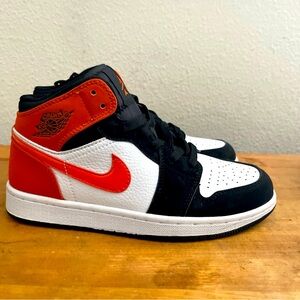 Air Jordan 1 Mid Shattered Backboard 554724-058 Boys Basketball Shoes Sz 5.5Y
